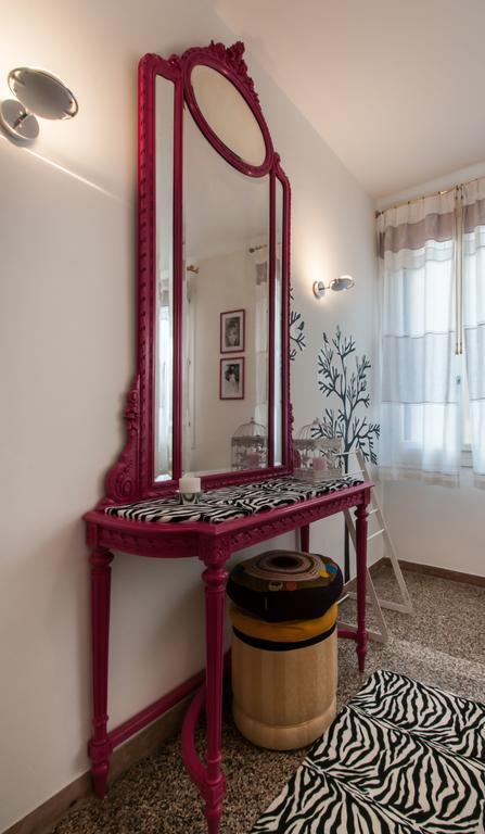 Ve-Nice Suite Misericordia C2607B Venecia Habitación foto